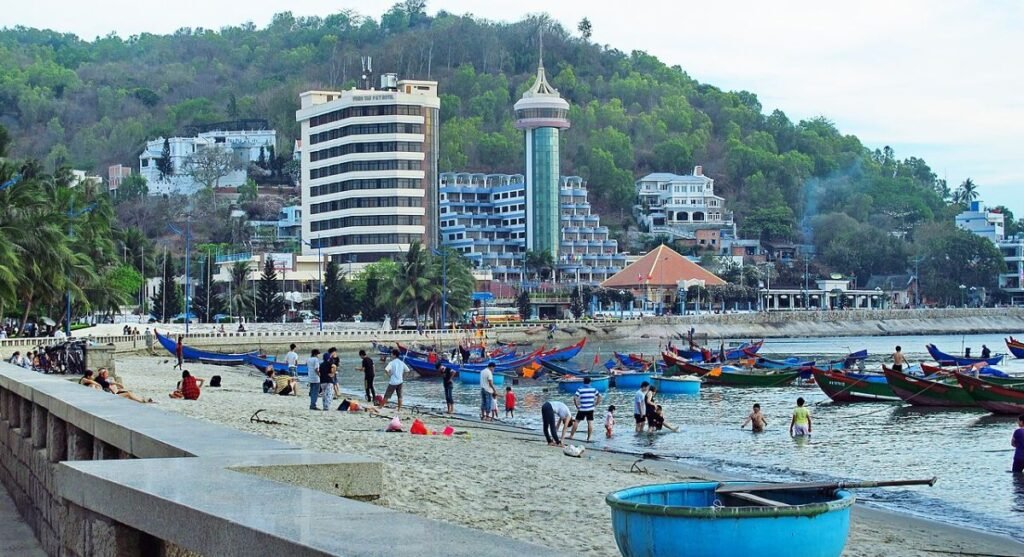 Busy beach in central Vung Tau