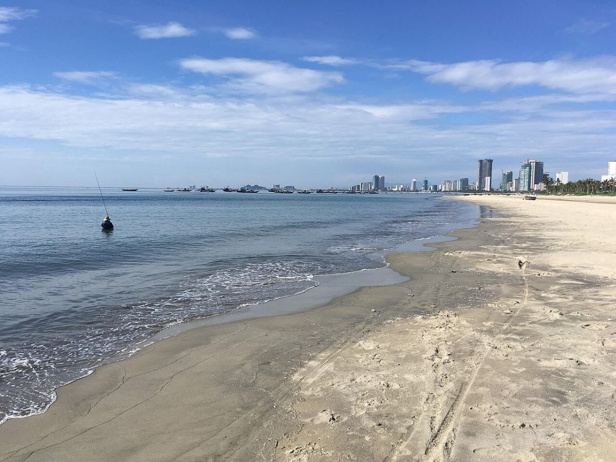 Calm sea along the Da Nang shoreline