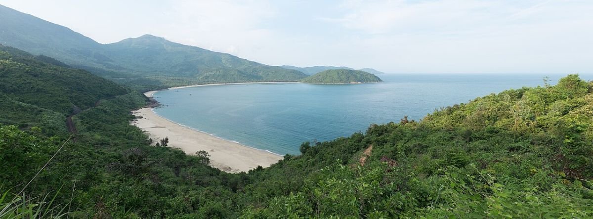 Son Tra peninsula and bay from the hills