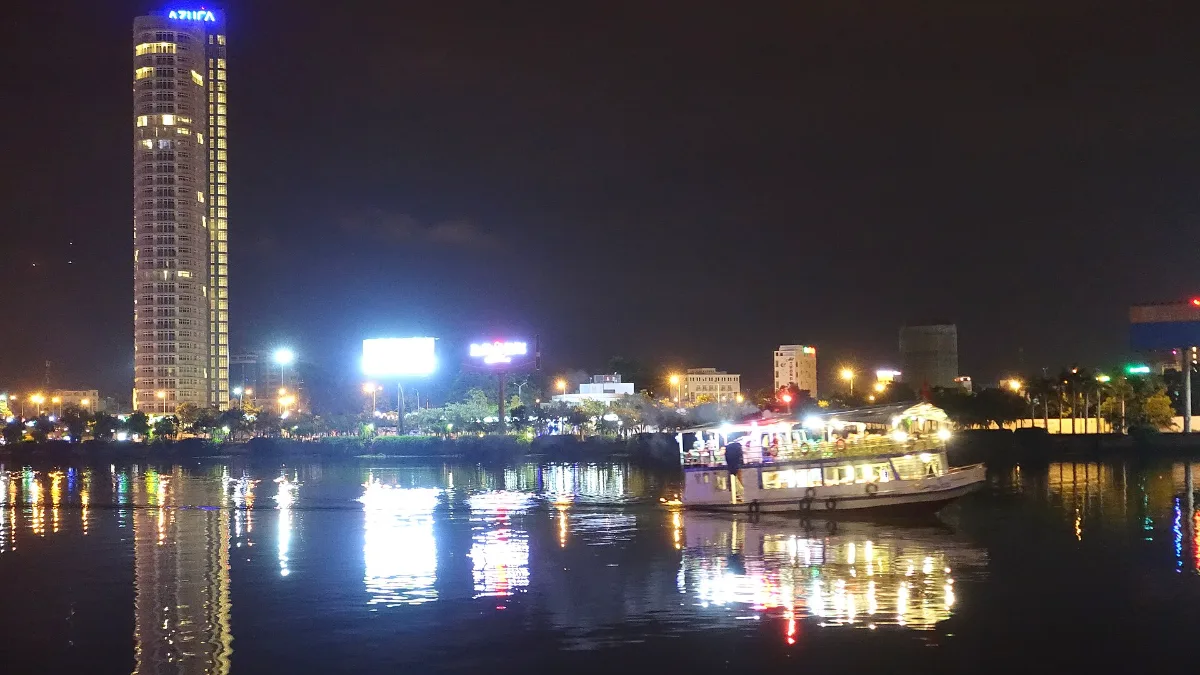 The Han River at night, a few minutes from Wyndham Soleil