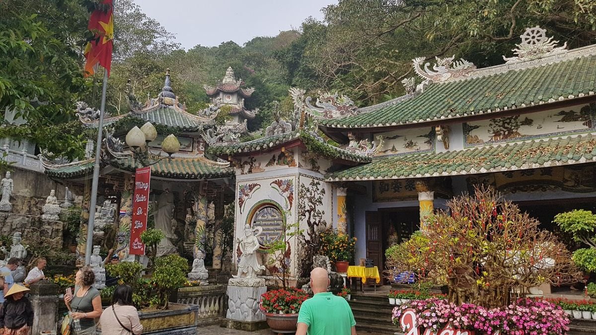 Pagoda courtyard in Da Nang